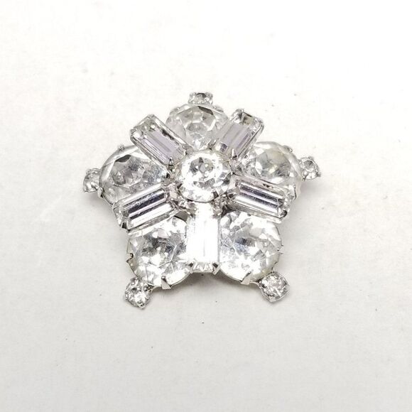 Vintage Five Pointed Star Rhinestone Brooch, Silver Tone Sparkle, Radiant Pin - Picture 5 of 5